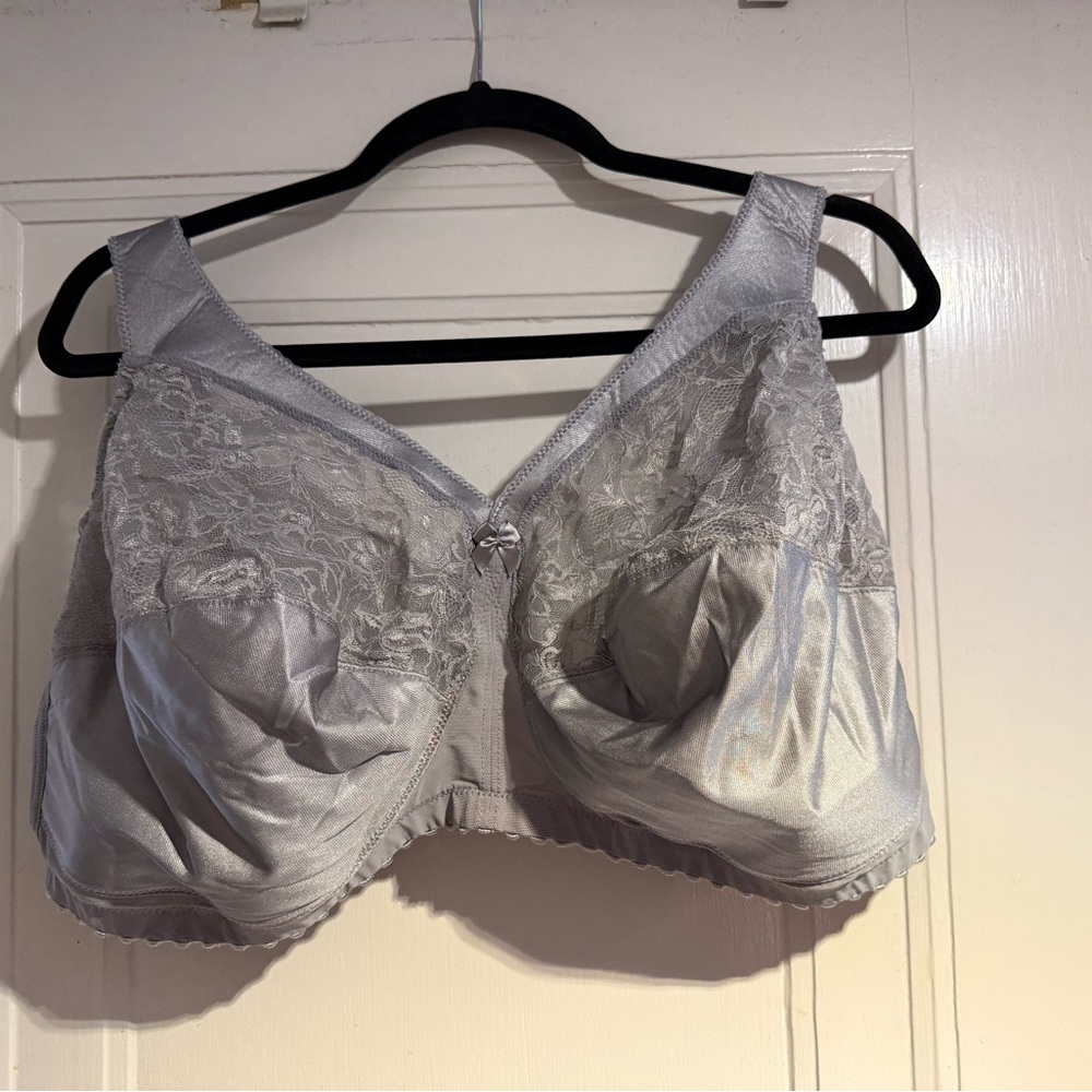Elegant Gray Glamorise 42J Wirefree Lace Women's Bra